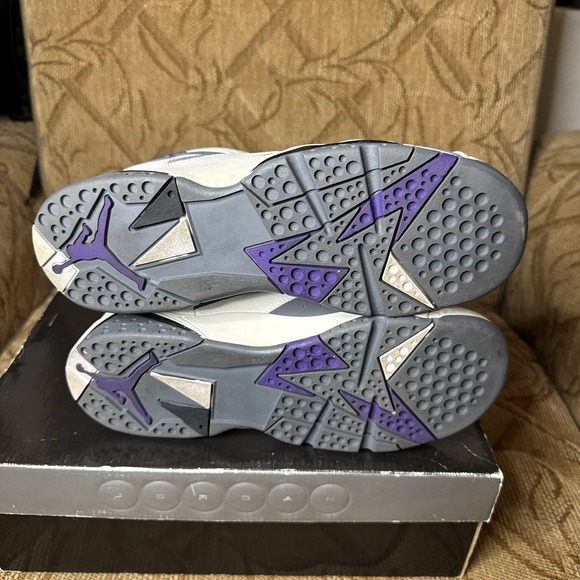 NIKE AIR JORDAN 7 RETRO (GS) White/Varsity Purple-Flint Grey Sz 6.5Y 304774-151 - Picture 7 of 10
